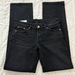 Zara Low Rise Straight Leg Jeans in Black 🖤